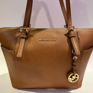 Michael Kors Jet Set Tote